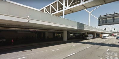 Al menos cinco heridos por una colisión entre un autobús de pasajeros y un avión en el aeropuerto de Los Ángeles