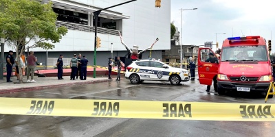 Una mujer de 49 a�os fallece tras el vuelco de una gr�a durante trabajos de mantenimiento en la fachada del Shopping Nuevo Centro