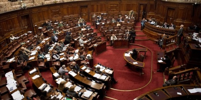 Quieren inhabilitar por 10 a�os a funcionarios p�blicos que mientan sobre su t�tulo