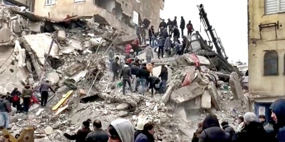 Suma mil muertos m�s al balance oficial de fallecidos por los terremotos en Turqu�a