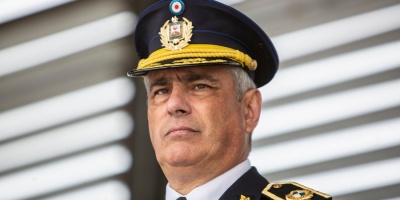 Relevan a 10 comisarios de Montevideo, buscando mejorar resultados.