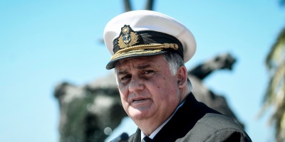 El Comandante de la Armada admiti� que no se pidi� autorizaci�n al ministerio de Ambiente para hundir dos embarcaciones y neg� que se hubiera ocultado el hecho