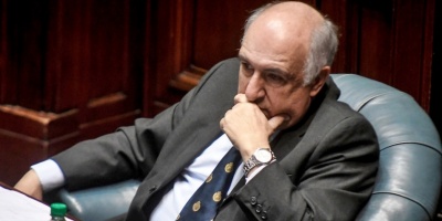 Domenech dice que Salinas "deja la vara muy alta" y espera que tras un descanso retorne a la pol�tica