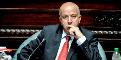 El senador del Partido Colorado Germ�n Coutinho insistir� con denominar 'Jorge Batlle' a la terminal de pasajeros del aeropuerto, pese a la oposici�n de Cabildo Abierto