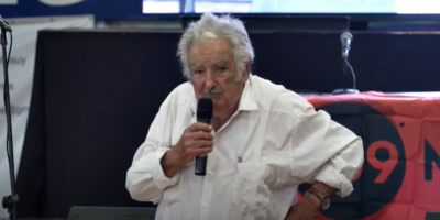 Mujica: Los nuevos militantes " tienen todo el derecho de cometer los errores de su tiempo, pero no los de nuestro tiempo"