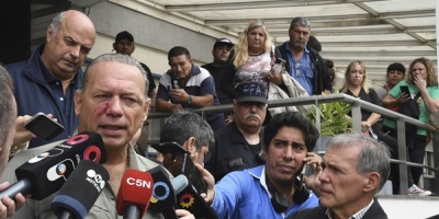 El ministro de Seguridad de Buenos Aires denuncia haber sufrido una "emboscada" y pide una investigaci�n