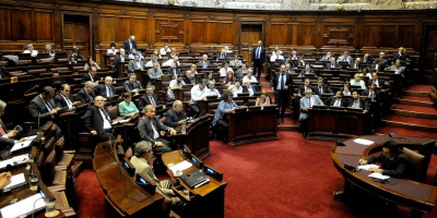 El Partido Colorado pidi� un cuarto intermedio hasta el jueves para votar la reforma de la seguridad social, tras los cambios aceptados a Cabildo Abierto
