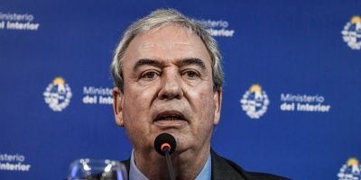 El ministro del Interior calific� de "horror" al asesinato de un hombre al quien le clavaron un destornillador en el rostro 