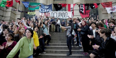 El Ministerio de Interior desaloj� a los estudiantes del liceo IAVA que ocupaban la instituci�n 