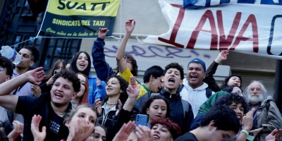 Asociaci�n de padres del IAVA reclam� que no se les permiti� reunirse en el edificio