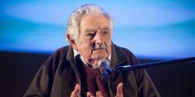 El expresidente Jos� Mujica respald� al principal candidato de la oposici�n a la Presidencia de Paraguay, el liberal Efra�n Alegre