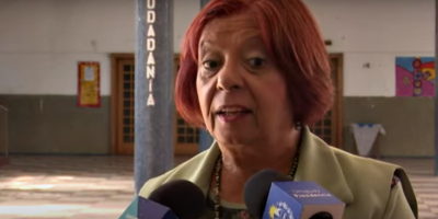 Cesaron a directora de Primaria