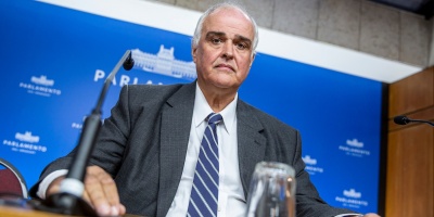 El senador Gustavo Penad�s se pidi� licencia en el Senado tras denuncias de abuso