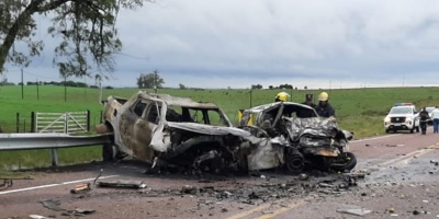 Tres personas murieron en un choque frontal de dos veh�culos en Cerro Largo
