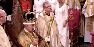 Carlos III, coronado rey de Inglaterra