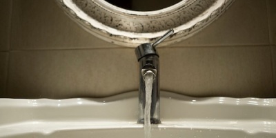 Recomiendan ba�os r�pidos e hidratarse con cremas, a personas con patolog�as en la piel