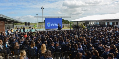 Lacalle asisti� a la inauguraci�n de Primaria en el Instituto Impulso; ni�os le preguntaron por el agua salada y si era millonario