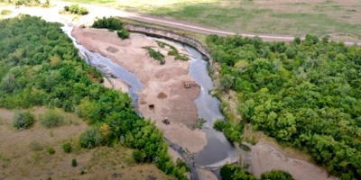 El Ministerio de Ambiente corrobor� la extracci�n de arena del lecho del Santa Lucia pero no la realizaci�n de un desv�o del curso de agua