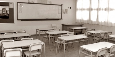 El equipo docente de la escuela donde una maestra se sinti� mal -y que luego falleciera en un hospital- resolvi� no suspender el turno