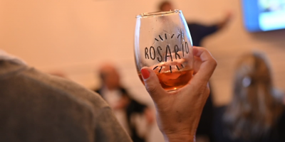 Presentan Rosario en Montevideo: vermut, Fito P�ez y degustaci�n de pescado de r�o