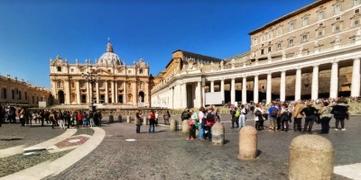 La recuperaci�n del Papa avanza sin complicaciones y ya se dedica al trabajo