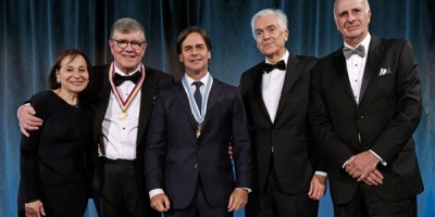 El presidente Luis Lacalle Pou recibi� la Insignia de Oro de la Americas Society
