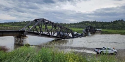 Un tren que transportaba material peligroso cae a un r�o en Montana tras el derrumbe de un puente