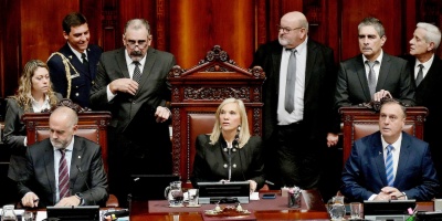 Sesi�n especial de la Asamblea General Legislativa sesion� a 50 a�os del golpe de Estado