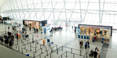 Unas cinco mil personas se ver�n afectadas por las medidas de los controladores a�reos  