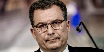 El presidente de ANCAP Alejandro Stipanicic, dijo que la minuta que esta presentando el Frente Amplio por la licitaci�n en el ente es solamente un tema entre juristas