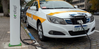 La intendencia de Montevideo present� 20 nuevos taxis el�ctricos y la financiaci�n para reconvertir 85 unidades.