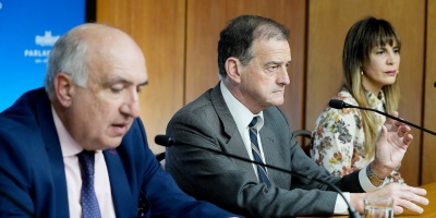 Cabildo Abierto present� su iniciativa de reforma constitucional en "contra de la usura y por una deuda justa"