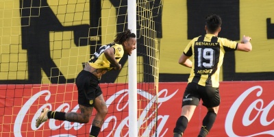 Pe�arol derrota 2-1 a Defensor al cierre del Intermedio 