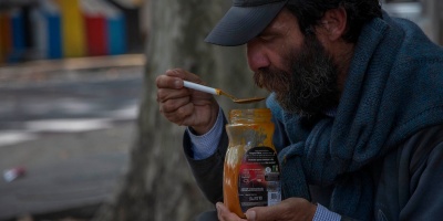 Vecinos de Montevideo y �reas metropolitanas reclaman que las ollas populares no reciben la cantidad de bidones de agua suficiente
