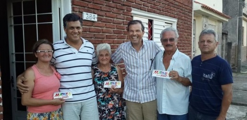 Con la fusta abajo del brazo