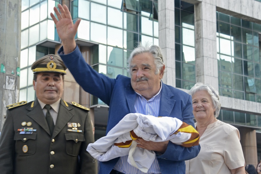 Busquenle la vuelta