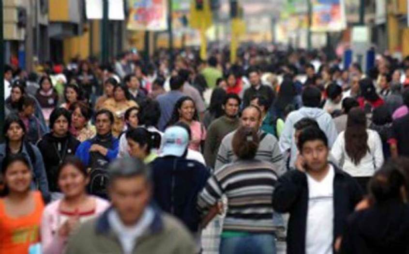 A votar con el regalito en la mano