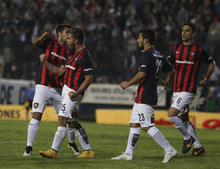 Cicl&oacute;n sopla fuerte