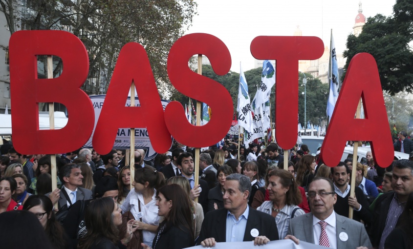 Ac&aacute; y all&aacute;