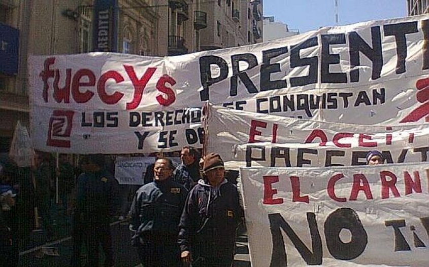 A las 10 paran y realizan acto