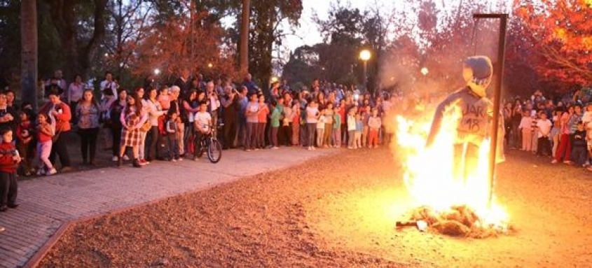 Es para Jara que lo mira por TV
