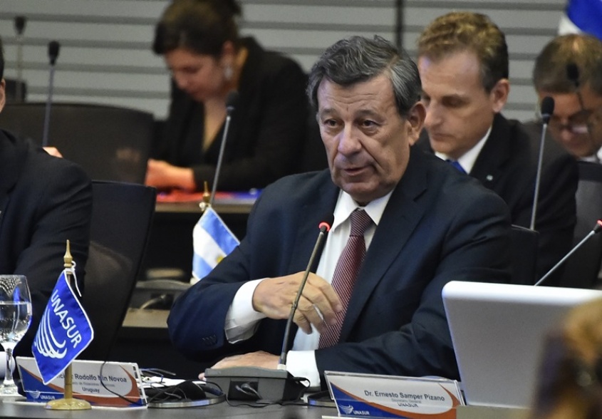 Hermanos conversando