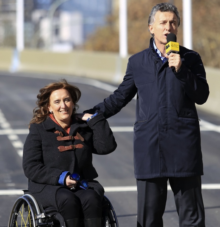 Acá y allá