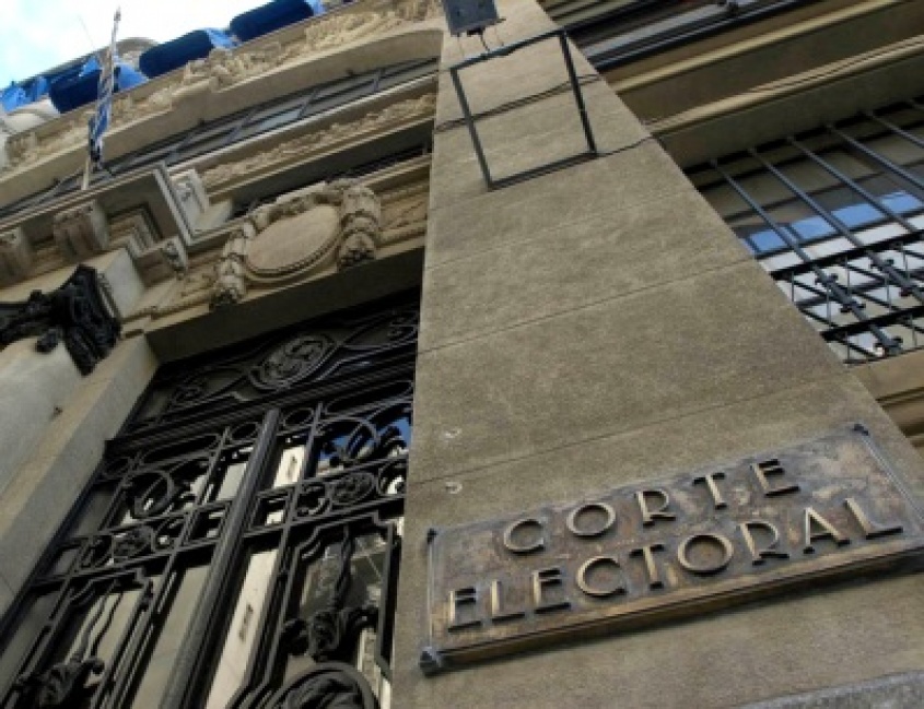 Entre votos y donaciones