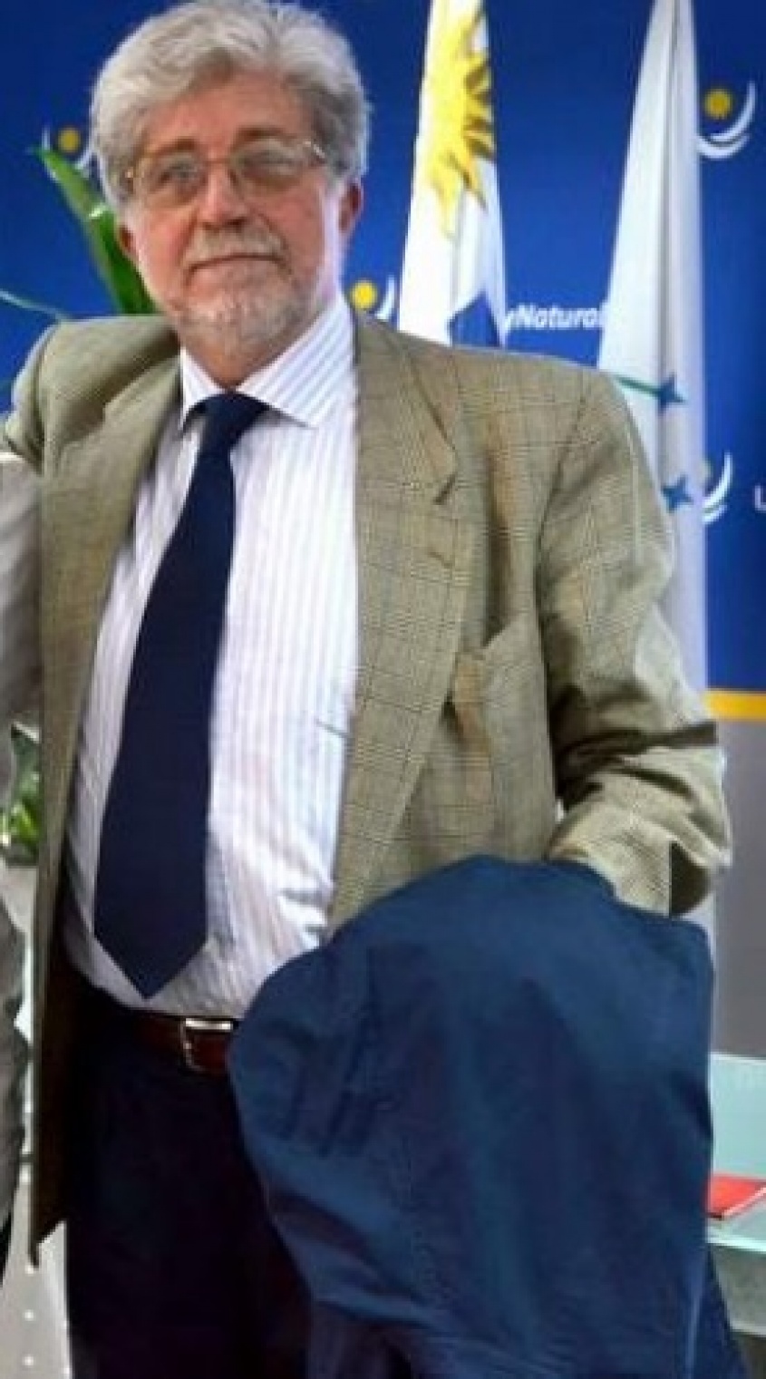 Lo miran de afuera