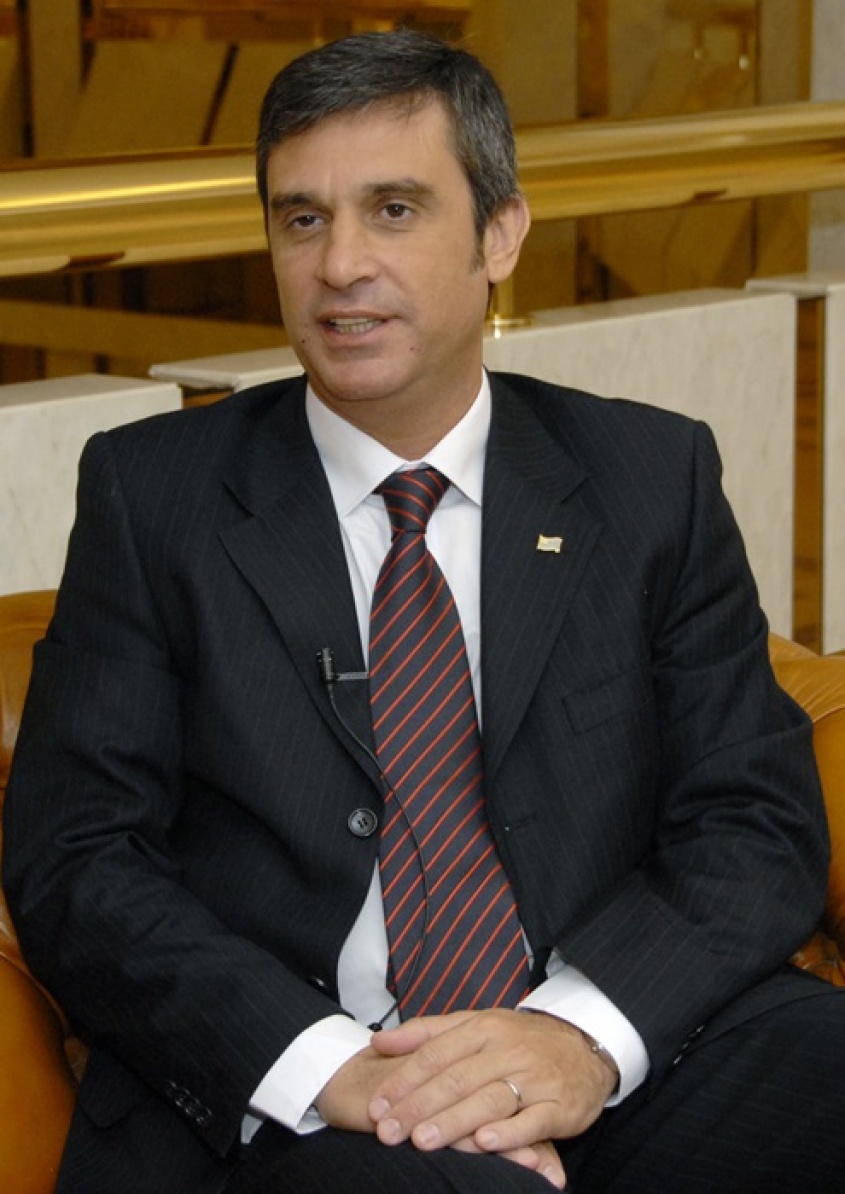 El hombre y la moneda