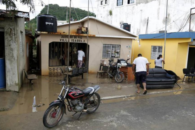 Resultado de imagen para Cerca de 5.000 desplazados en RepÃºblica Dominicana por las fuertes lluvias