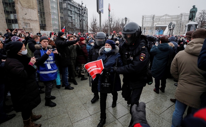Rusia detiene a cientos de partidarios de Navalni en marchas en todo el país