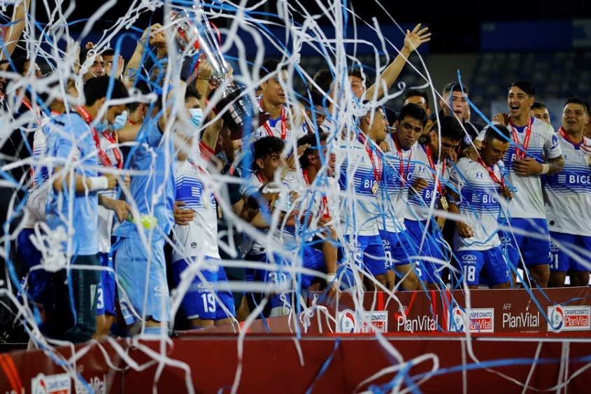 Universidad Catolica Se Corona Tricampeon Del Futbol Chileno