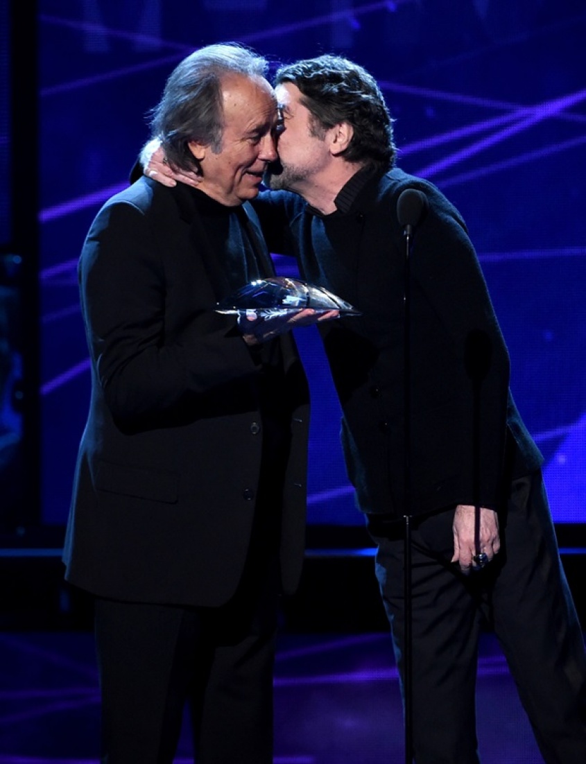 Serrat homenajeado